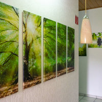 Gang im Gasthaus Bethlehem mit Bildern